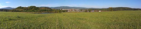 pohled na Penzion Větrný vrch, Ostrov a Krušné hory