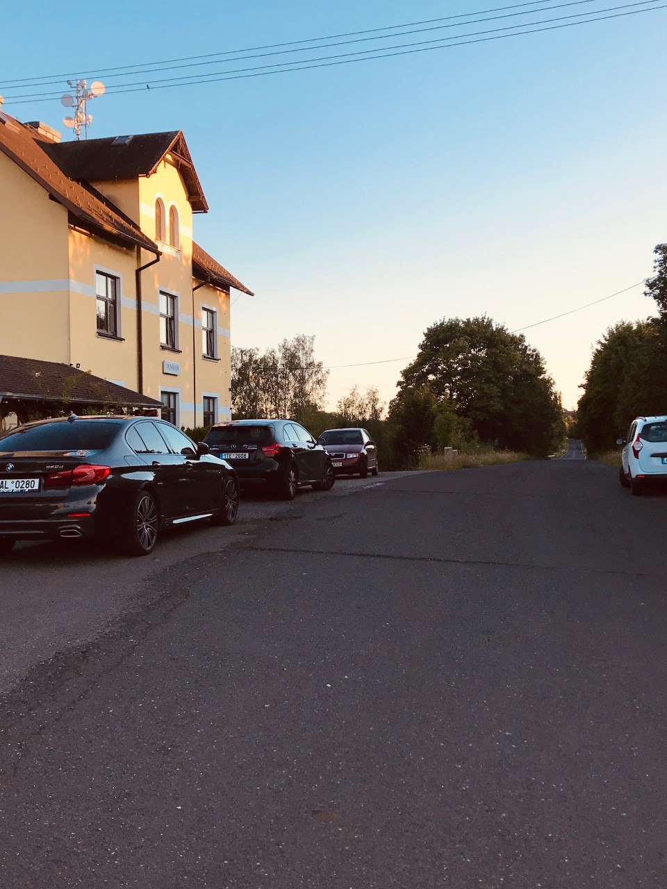 po střechu plno